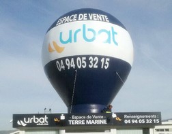 Montgolfière géante Urbat : visibilité d'un magasin de nautisme