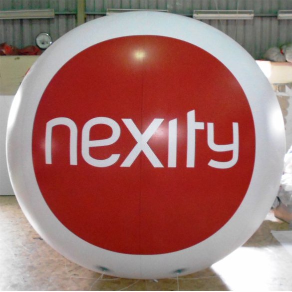 Un ballon géant Nexity pour faire de la publicité