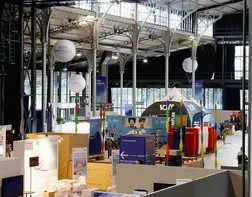 Des ballons géants utilisés comme signalètique sur un salon
