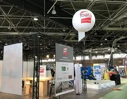 Stand Bati Journal et son ballon géant lors du salon Batimat
