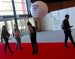 Distribution de flyer , un ballon sac à dos pour votre street marketing