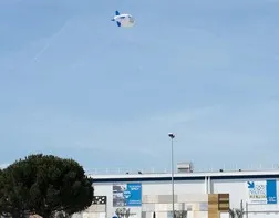 Un dirigeable géant a l'hélium Castorama