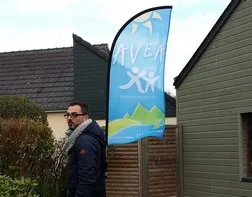 Drapeaux marcheur sur sac à dos pour AVEA Laposte