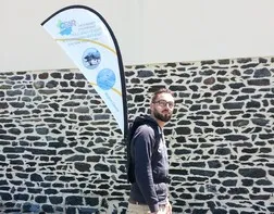 Drapeaux meneur d'allure ou drapeau sac à dos pour une opération marketing Gear
