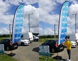 Drapeau beach flag personnalisé pour PUBEO sponsor tournois de foot USQ