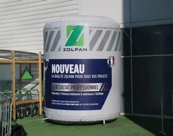 Reproduction gonflable géante d'un pot de peinture Zoplan