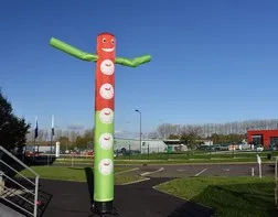 Une manche a air ou skydancer pour une magasin vins et terroirs